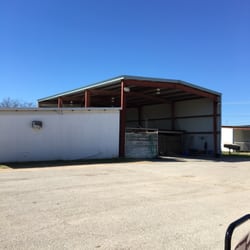 Alamo Area Veterinary Clinic - The horse barn