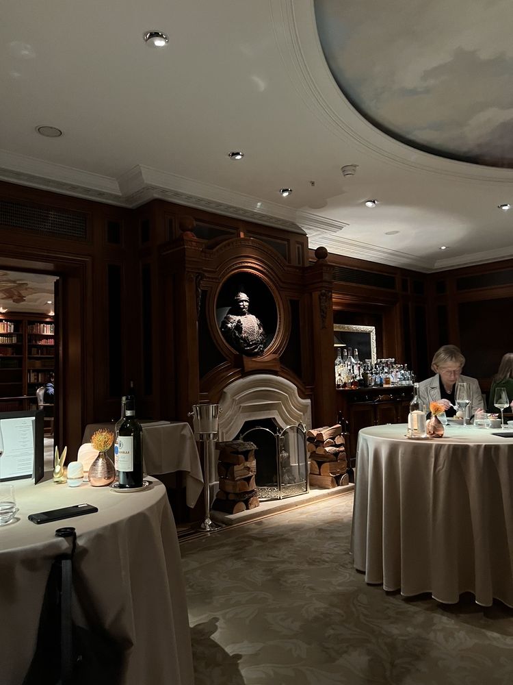 Lorenz Adlon Esszimmer