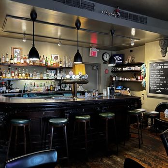 The Queen And Beaver Public House - Pubs Near Me - Toronto, Ontario The Queen And Beaver Public House - Pubs Near Me - Toronto, Ontario