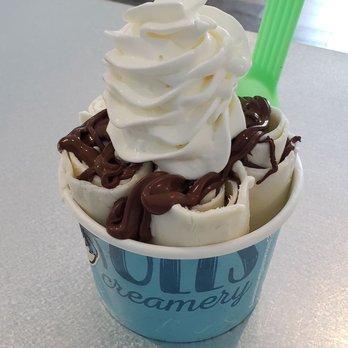 Frozen Rolls Creamery - Monkey Business ice cream with fudge and whipped cream - Desserts Near Me - Austin, Texas