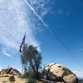 Mount Rubidoux Trail - The American flag and the white cross - Hiking Near Me - Riverside, California Mount Rubidoux Trail - The American flag and the white cross - Hiking Near Me - Riverside, California
