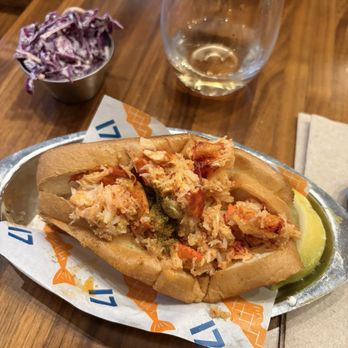 Woodhouse Fish - Hot lobster roll with butte - Seafood Near Me - San Francisco, California Woodhouse Fish - Hot lobster roll with butte - Seafood Near Me - San Francisco, California