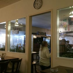 Bierbrunnen an der Plumpe - Lotta verlässt den Saal