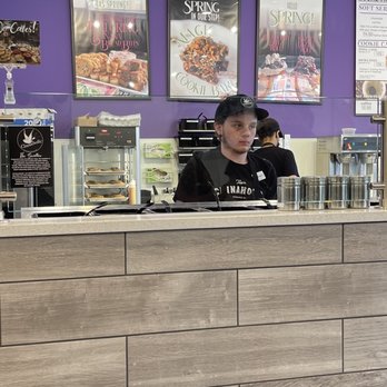 Cinnaholic - Bakeries Near Me - Des Moines, Iowa