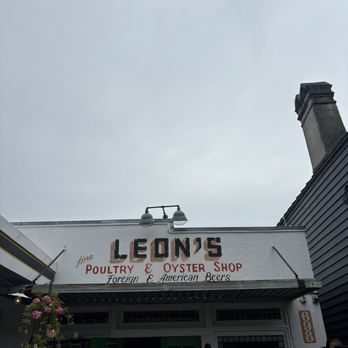 LEON’S FINE POULTRY AND OYSTERS - Updated August 2024 - 2004 Photos & 1311 Reviews - 698 King St