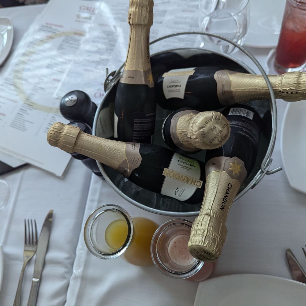 Galliano - Bucket of bubbles - Wine Bars Near Me - Fulton, Maryland