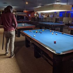 Dooly's - Playing pool