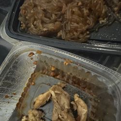 Gem Bistro - Gummy noodles and cold chicken very chewy !!!