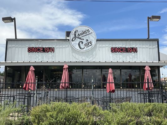 Louie's Cafe by null