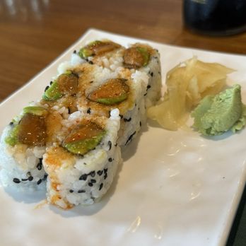 Basil Asian Bistro - Spicy Salmon Roll - Szechuan Near Me - Wooster, Ohio