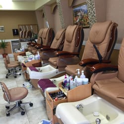 Vickie's Nails & Spa - Spa chairs
