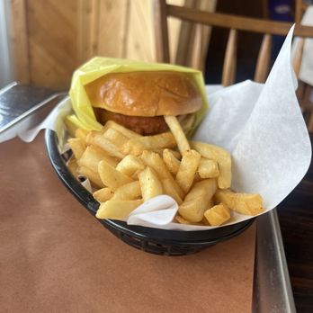 805 Barbeque - Chicken sandwich with fries - Burgers Near Me - Nipomo, California 805 Barbeque - Chicken sandwich with fries - Burgers Near Me - Nipomo, California