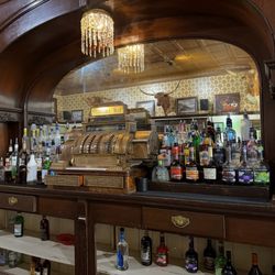 Montana Bar - Back bar liquors