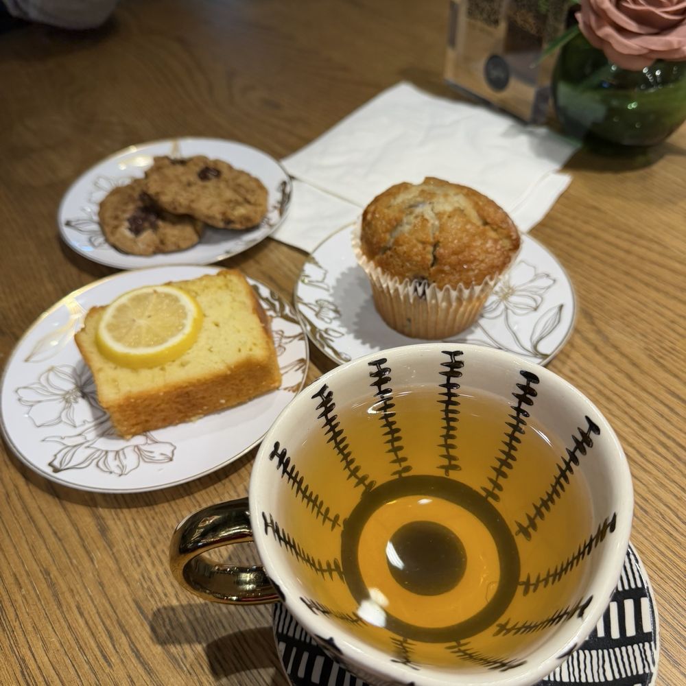 Cuples Tea House - Peach tea, lemon pound cake, blueberry muffin, and chocolate chip cookies. Amazingly delicious!! - Tea Rooms Near Me - Baltimore, Maryland