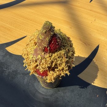 Yonkers Cafe - Dubai Chocolate Strawberry Cup - Coffee & Tea Near Me - San Francisco, California Yonkers Cafe - Dubai Chocolate Strawberry Cup - Coffee & Tea Near Me - San Francisco, California