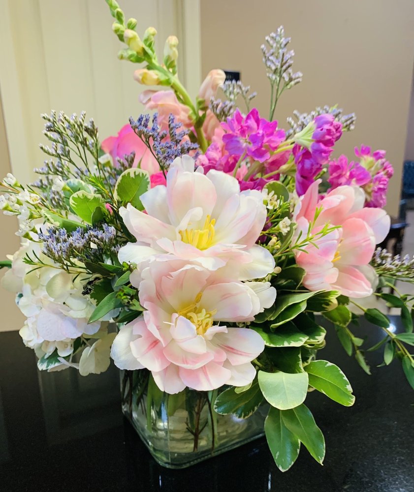 FLOWERS BY RODNEY Updated September 2024 104 Camille St, Lafayette, Louisiana Florists