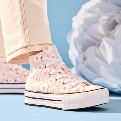 Famous Footwear by null