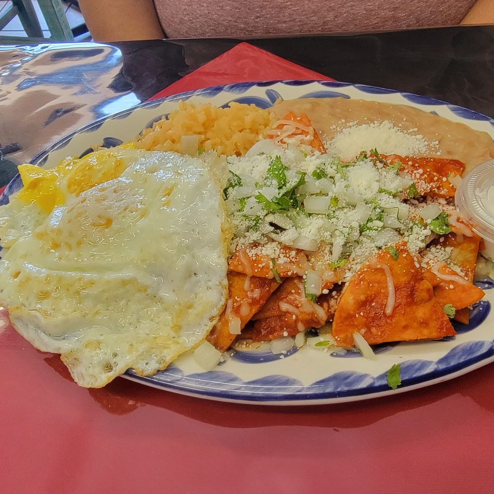 Don Toños Restaurant - Chilaquiles plate - Mexican Near Me - Los Angeles, California Don Toños Restaurant - Chilaquiles plate - Mexican Near Me - Los Angeles, California