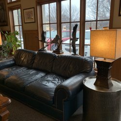 Steven A Berklacy, DDS - Comfy patient waiting room