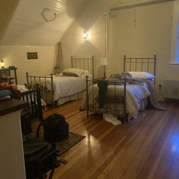 McCloud River Mercantile Hotel - Beds - Hotels Near Me - McCloud, California