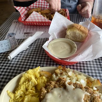 Hubbards Cafe - New American Near Me - Rowlett, Texas
