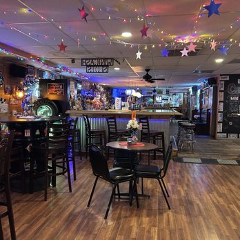 Cuda's Bar & Grill - Bar area - Gastropubs Near Me - Antioch, Illinois