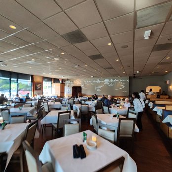 Bonefish Grill - Dining room. - Seafood Near Me - Alexandria, Virginia