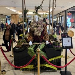 CF Pacific Centre - Fleurs de Villes - Dec 2025