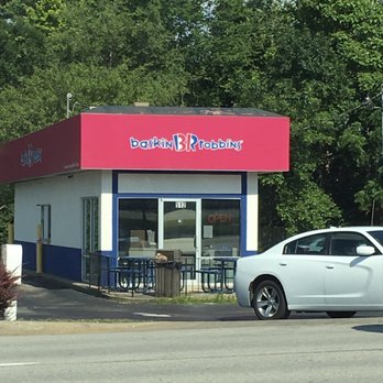 Baskin-Robbins - Main Street is busy and near a busy interstate intersection. Left turns into or out of BR can be challenging. - Ice Cream & Frozen Yogurt Near Me - O Fallon, Missouri