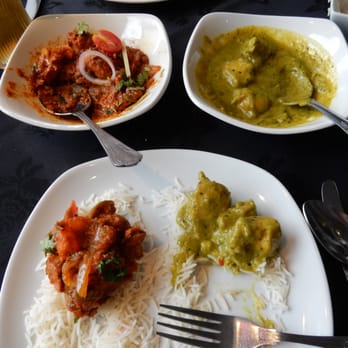 Cottage Balti - Lamb Jalfrezy (red) and Chicken Podina (green) entrees. - Indian Near Me - Nottingham, NTT