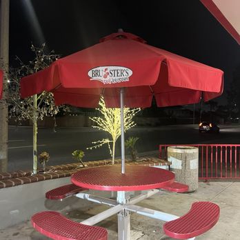 Bruster's Real Ice Cream - Benches that are super cute!! - Ice Cream & Frozen Yogurt Near Me - Artesia, California Bruster's Real Ice Cream - Benches that are super cute!! - Ice Cream & Frozen Yogurt Near Me - Artesia, California
