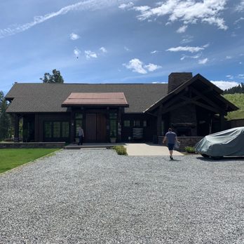Silvara Cellars - Exterior - Wine Tasting Room Near Me - Leavenworth, Washington