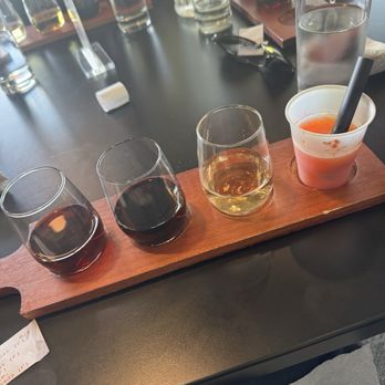 Vinland Winery - Wine flight - Wineries Near Me - Fort Wayne, Indiana Vinland Winery - Wine flight - Wineries Near Me - Fort Wayne, Indiana