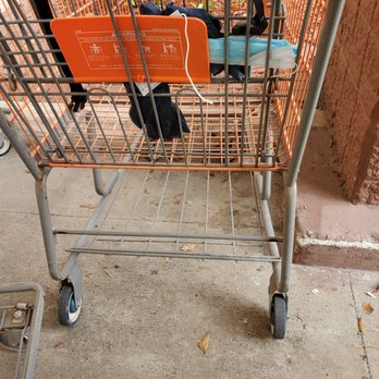 The Home Depot - Used gloves and masks in the cart - Hardware Stores Near Me - Davie, Florida The Home Depot - Used gloves and masks in the cart - Hardware Stores Near Me - Davie, Florida