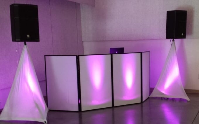 New Age Entertainment DJs Logo