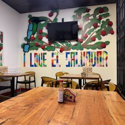 Divina's Restaurant - Cute interior decor