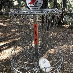 Villa Maria Disc Golf Course - Nice DGA Mach V baskets throughout