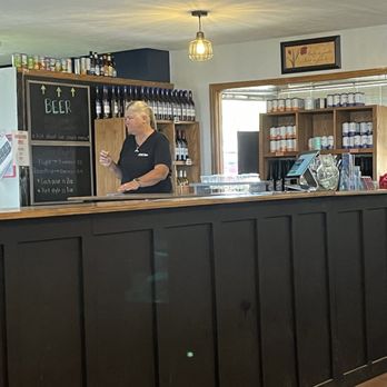 Lindwedel Winery - Wine Tasting Room Near Me - Branson, Missouri