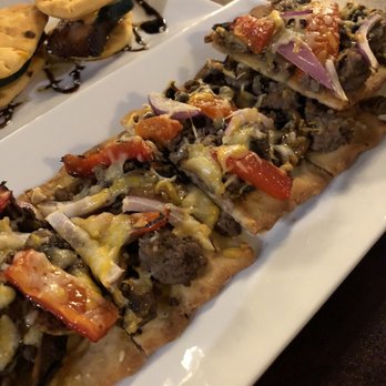 Double Barrel Wine Bar & Lounge - Flatbread - Wine Bars Near Me - Snohomish, Washington