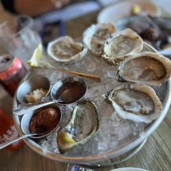 Casa Pearl - Six oysters