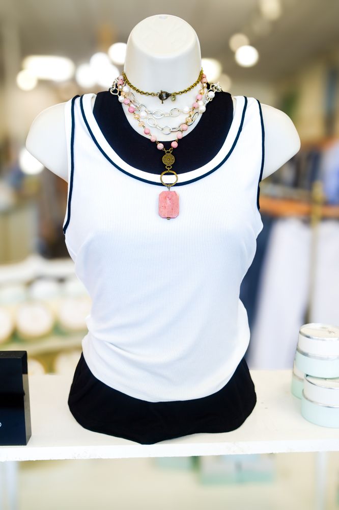 Daisy Blue Boutique Logo