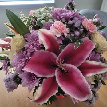 Dave's Flower Box - Teleflora's Possibly Pink (Deluxe) - Florists Near Me - San Diego, California Dave's Flower Box - Teleflora's Possibly Pink (Deluxe) - Florists Near Me - San Diego, California