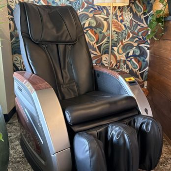 The Laundry Lounge - Relaxing chair - Laundromat Near Me - Orangeburg, New York The Laundry Lounge - Relaxing chair - Laundromat Near Me - Orangeburg, New York