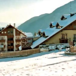 Residenza Nevesole Gruppo Orovacanze - Vista del Residence da Pista Sci