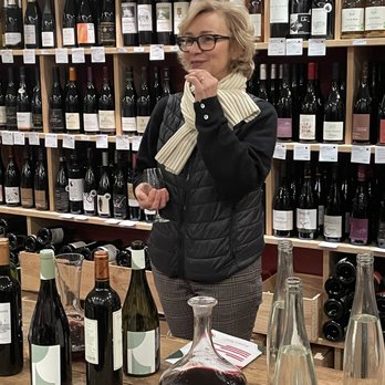 Trois Fois Vin - Marie-Dominique BRADFORD, l'experte et fondatrice de TROIS FOIS VIN - Beer, Wine & Spirits Near Me - Paris, 75