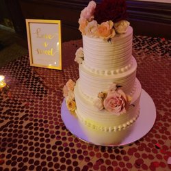 Heritage Bakery - Yellow cake with raspberry filling, with whipped frosting. Perfect and yummy!
