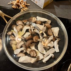 Hazel Dell Mushrooms - Assorted mushrooms