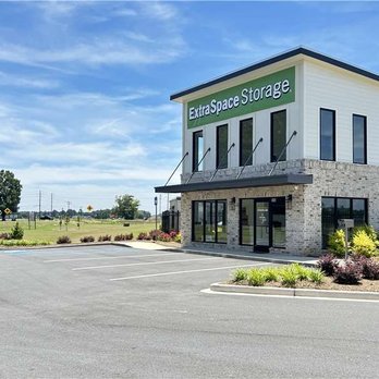 Extra Space Storage - Beauty Image - Extra Space Storage at 200 Leamington Blvd, Byron, GA 31008 - Self Storage Near Me - Byron, Georgia