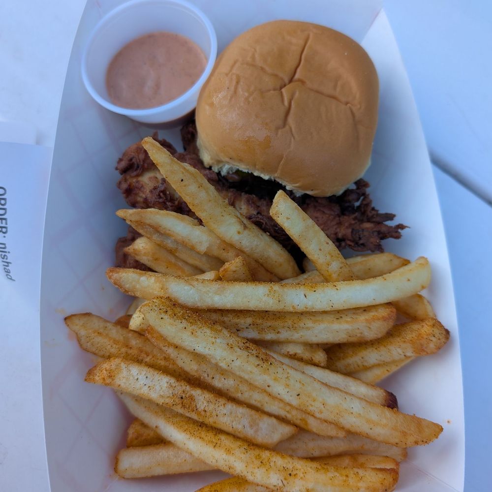 The Grub Shack - Chicken Sliders and French Fries - Food Trucks Near Me - Orlando, Florida The Grub Shack - Chicken Sliders and French Fries - Food Trucks Near Me - Orlando, Florida