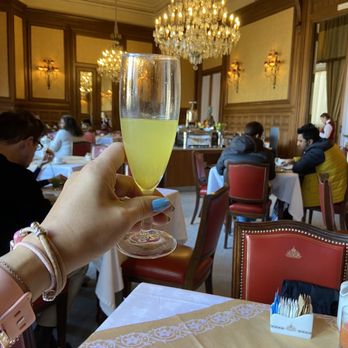 Hotel Avenida Palace - Mimosas for breakfast - Hotels Near Me - Lisbon, 11